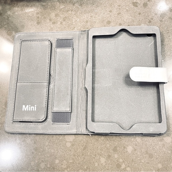 GUCCI GG embossed IPad/Tablet case (white) - Picture 3 of 5